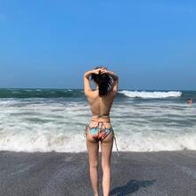  Nude