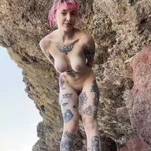  Nude