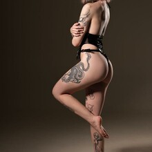  Nude