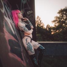  Nude