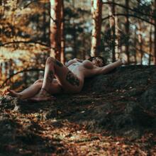  Nude