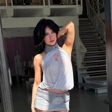  Nude