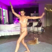 Nude