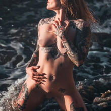  Nude