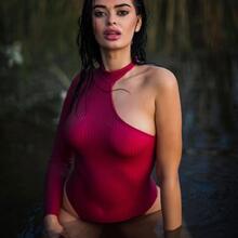  Nude