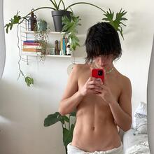  Nude