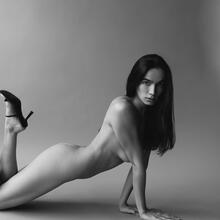  Nude