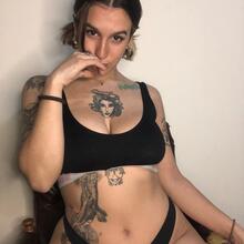  Nude