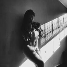  Nude