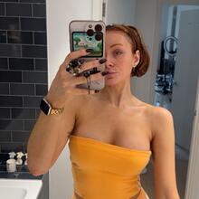 Nude