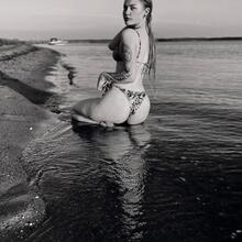  Nude