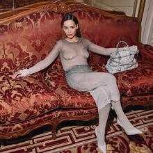  Nude