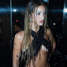  Nude