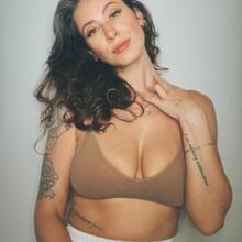  Nude