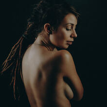  Nude
