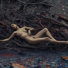  Nude