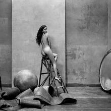  Nude