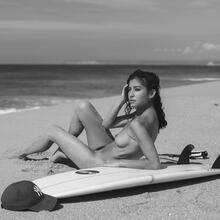  Nude