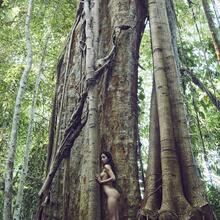  Nude