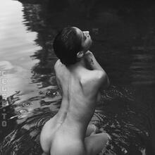  Nude