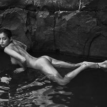  Nude