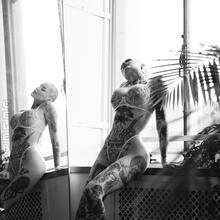  Nude