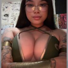  Nude