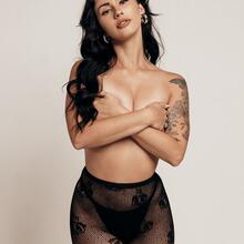  Nude