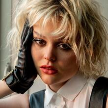  Nude