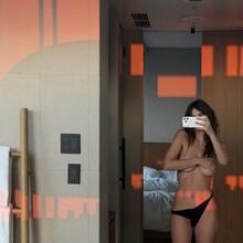  Nude