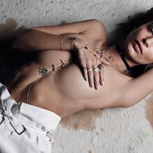  Nude