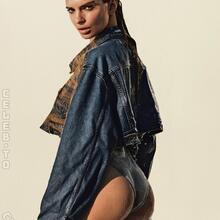  Nude