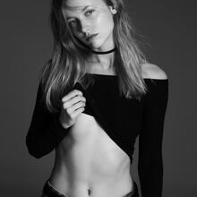  Nude