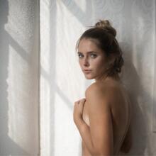  Nude