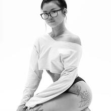  Nude