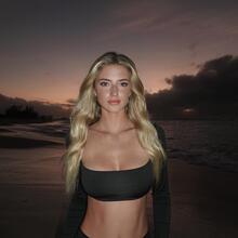  Nude