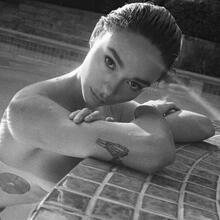  Nude