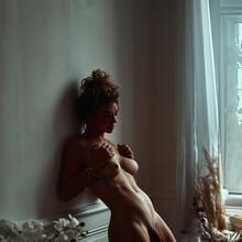  Nude