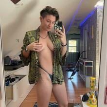  Nude