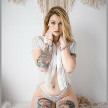  Nude