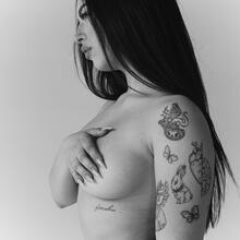  Nude