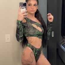  Nude