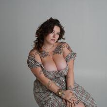  Nude