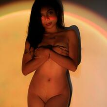  Nude
