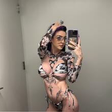  Nude