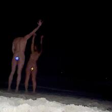  Nude