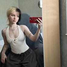  Nude