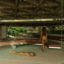  Nude