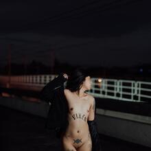  Nude