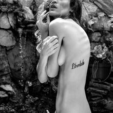  Nude